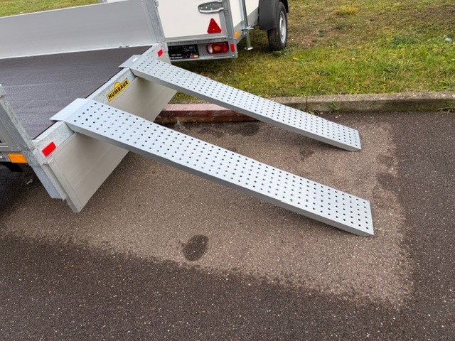 1 Paar Auffahrschienen 160 cm lang mit Auflage, 22 cm breit, Tragkraft pro Paar ca. 400 kg